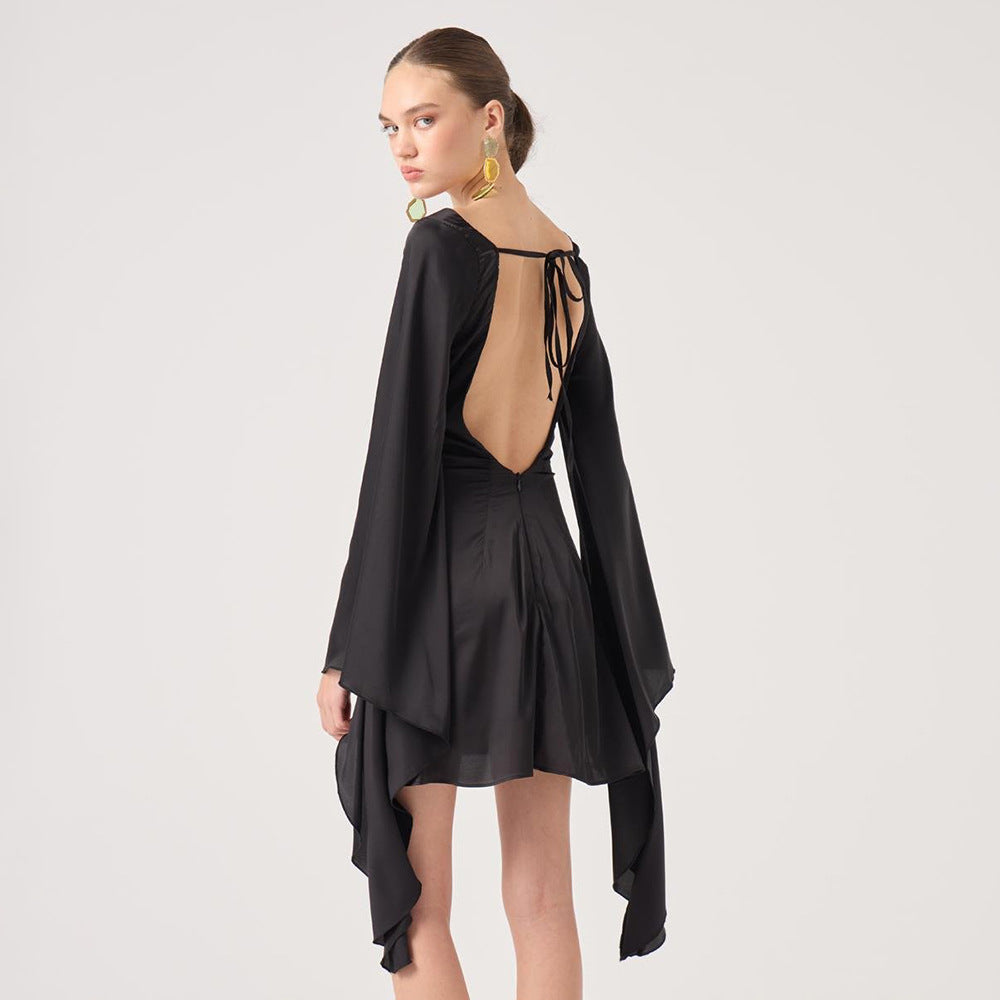 Robe chic dos-nu cintrée à lacets