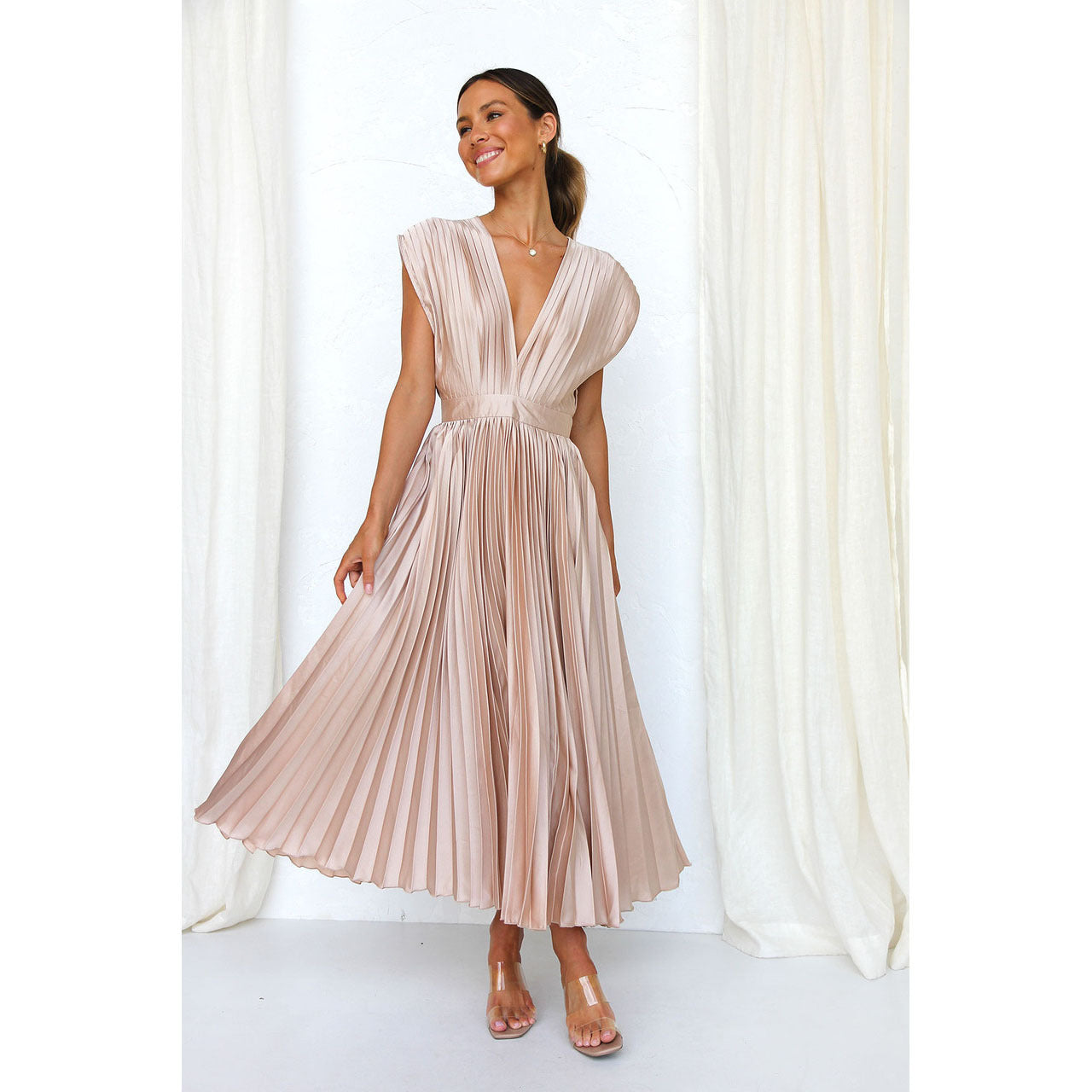 Robe midi plissée fluide à col V