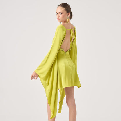 Robe chic dos-nu cintrée à lacets