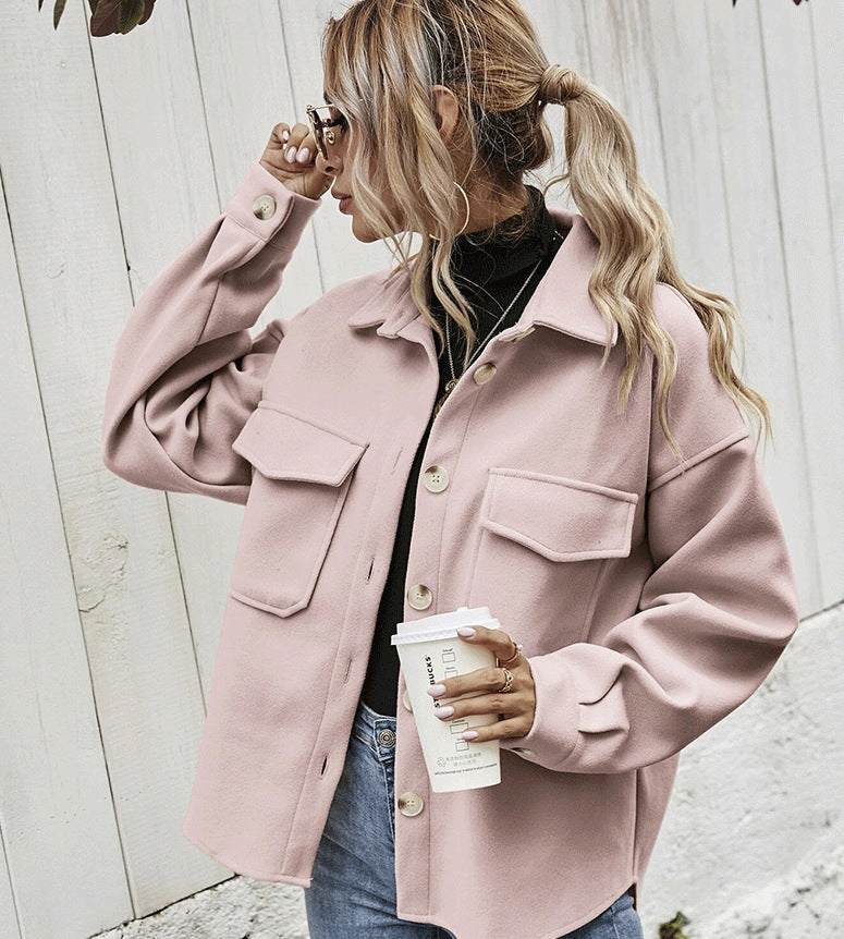 Veste courte ample à poches boutonnées
