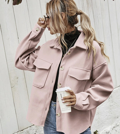 Veste courte ample à poches boutonnées