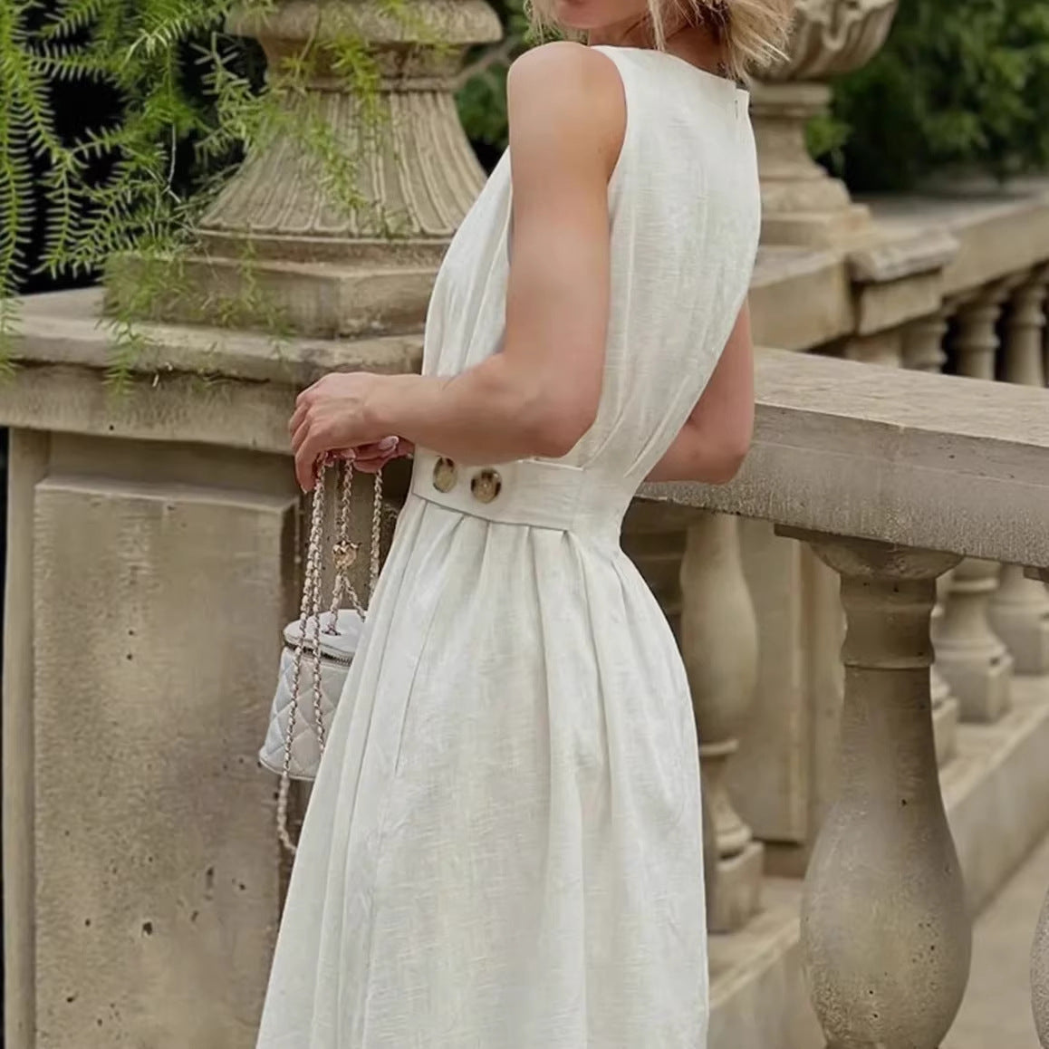 Robe minimaliste élégante sans manches