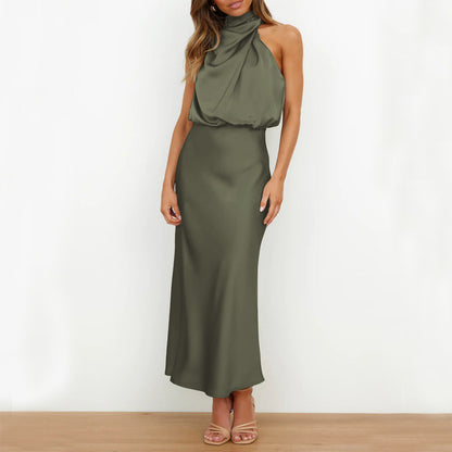 Robe longue satinée à col drapé