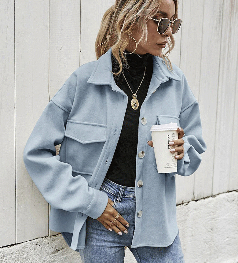 Veste courte ample à poches boutonnées