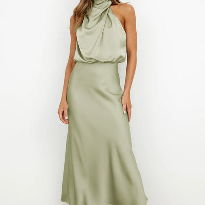 Robe longue satinée à col drapé