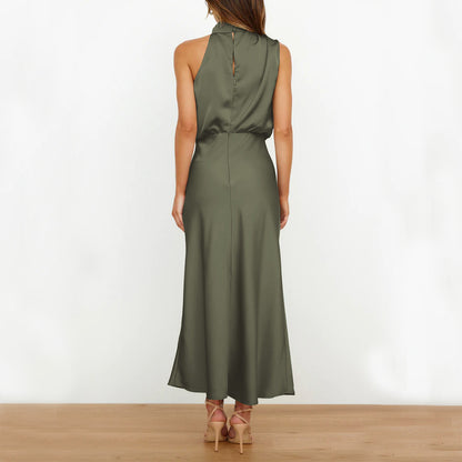 Robe longue satinée à col drapé