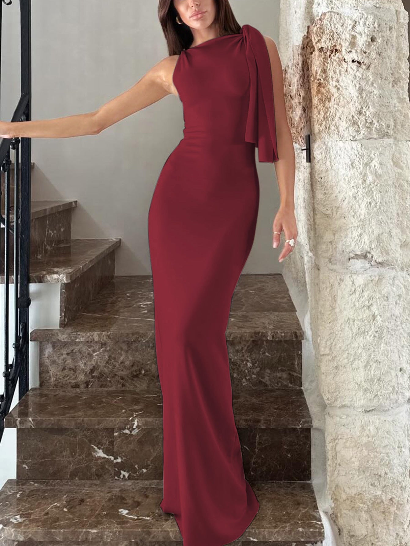 Robe longue asymétrique à détail drapé