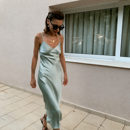 Robe longue satinée à bretelles