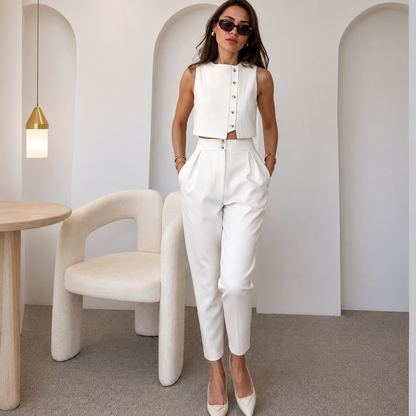 Ensemble gilet court boutonné et pantalon fuselé