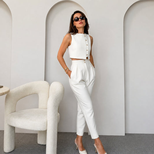 Ensemble gilet court boutonné et pantalon fuselé