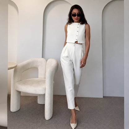 Ensemble gilet court boutonné et pantalon fuselé