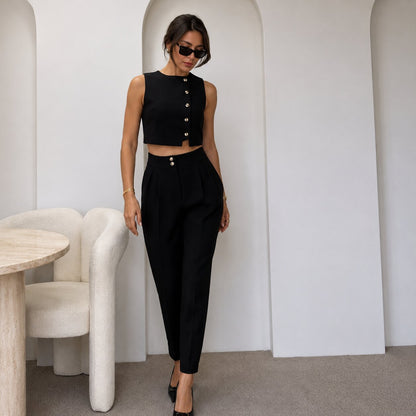 Ensemble gilet court boutonné et pantalon fuselé