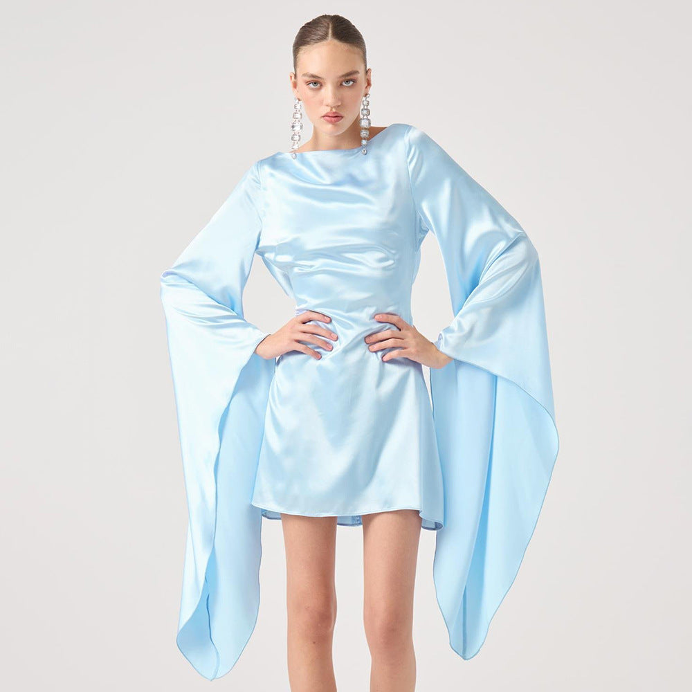Robe chic dos-nu cintrée à lacets