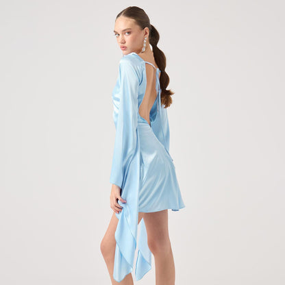 Robe chic dos-nu cintrée à lacets