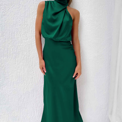 Robe longue satinée à col drapé